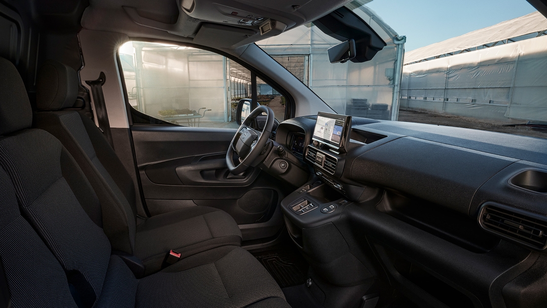 Toyota-Proace-City-interieur-fruitteler-terrein